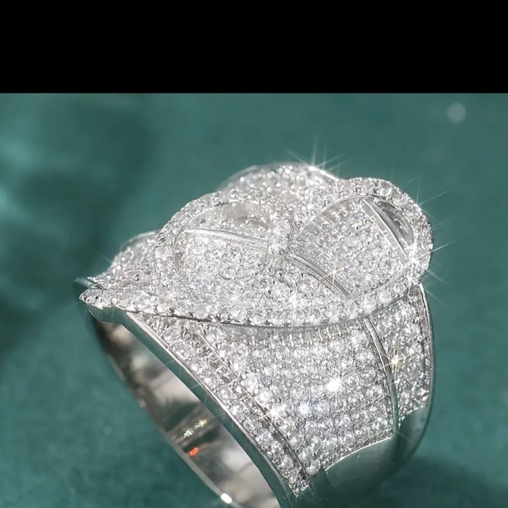 Dazzling Silver Heart Ring - Picture 4 of 5